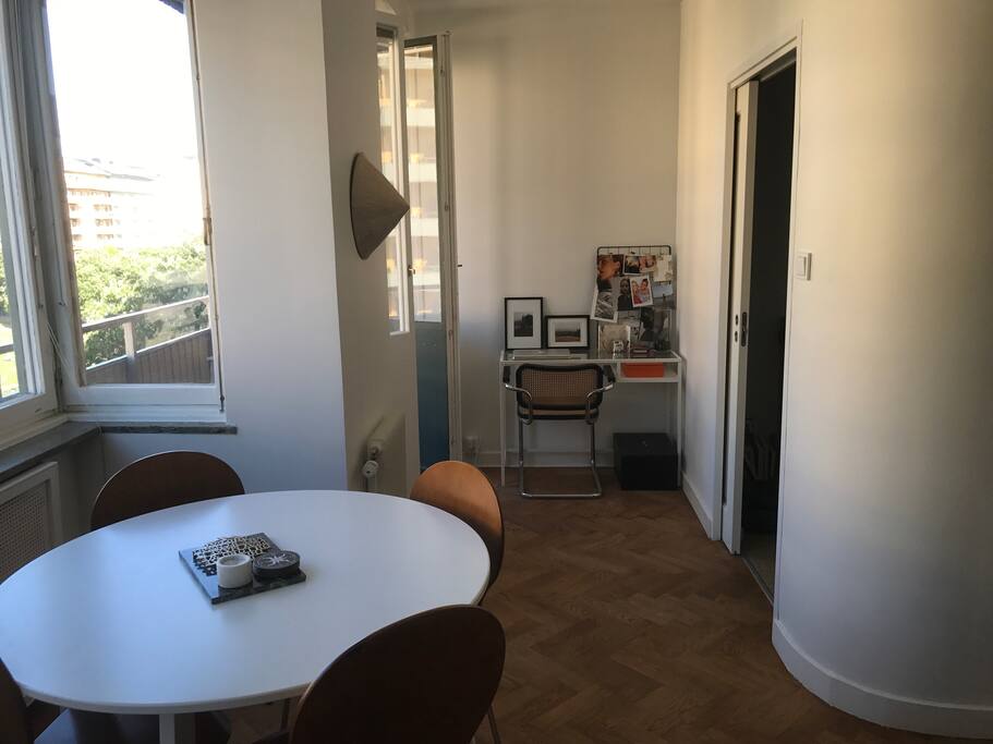 Dining area/balcony/work space