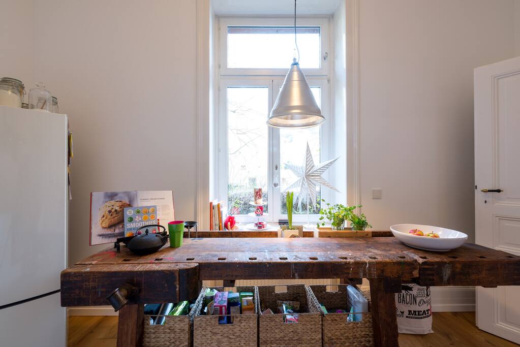 Küche mit Blick in den Hof