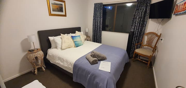 Lit Queen Size agréable et confortable