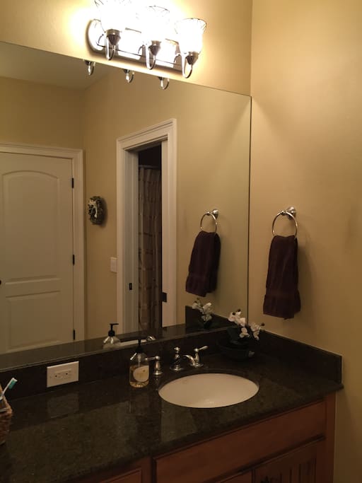 Two sinks on separate sides of the bathroom