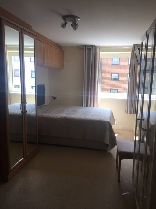 Big room with queen bed 2
