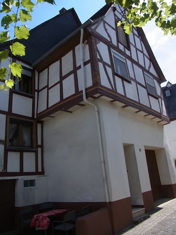 Quaint half-timbered house 200m from the Moselle bank Pünderich