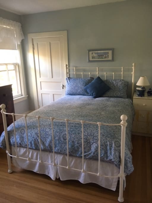 Queen bedroom