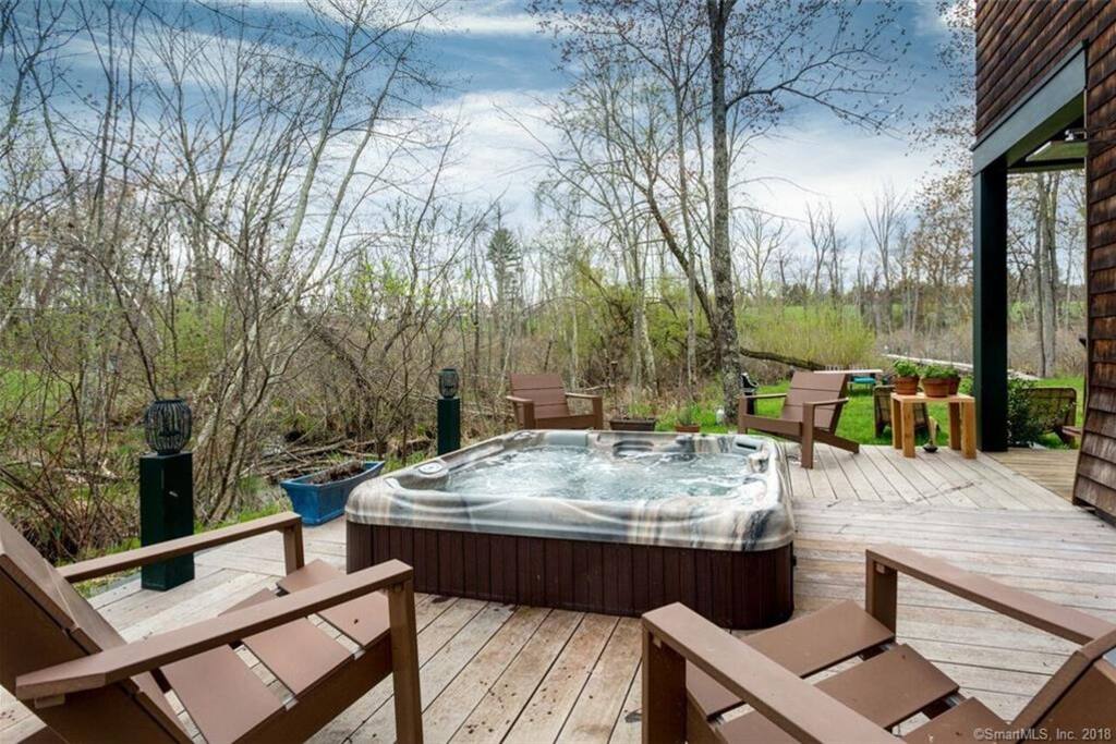 Jacuzzi