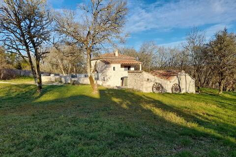 Mas des Pierres Blanches Bed & Breakfast