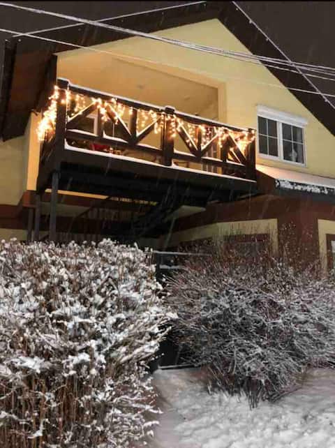 Apartment in a house with an entrance from the street.