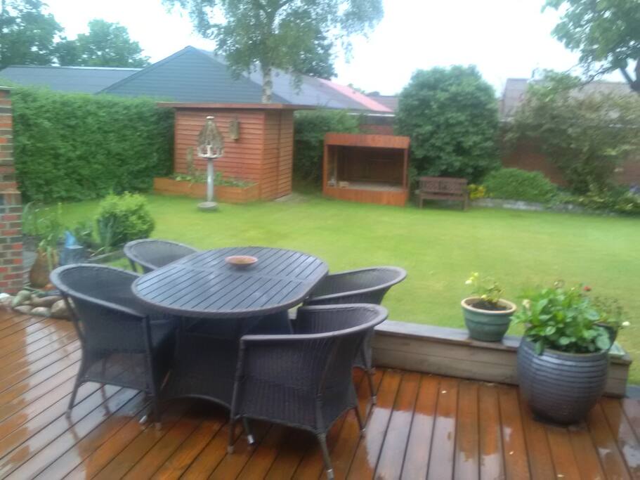 Terrassen og haven