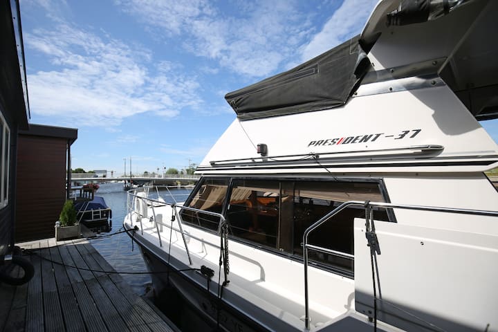 Joke's Boat Stay @ Miami Vice - Boats for Rent in Amsterdam, Noord-Holland,  Netherlands
