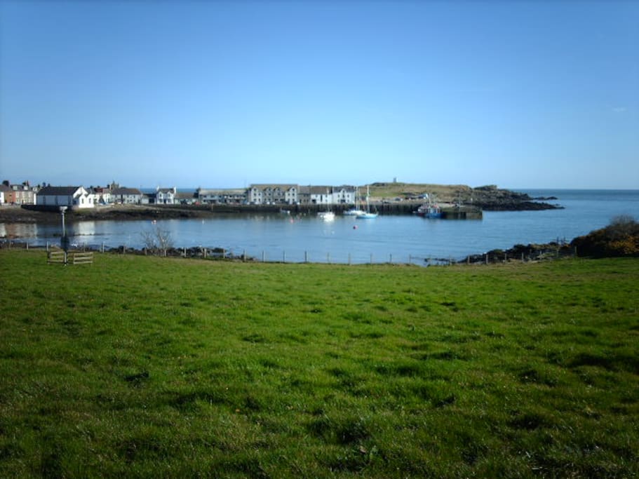 Harbour view, 2/3 minutes walk away
