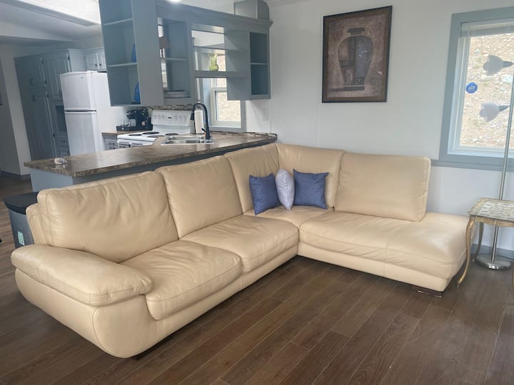 Relaxing 2 Bedroom Home With Jacuzzi Tub - Grand Forks