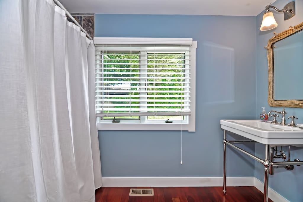 1st Floor Bathroom