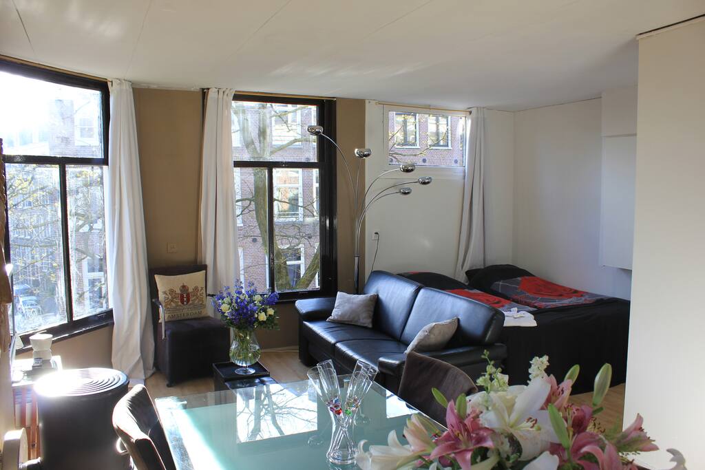 The house is on the corner and offers a great view of the Streets and the authentic neighbourhood