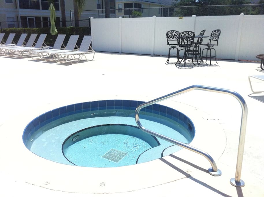 Chair,Furniture,Jacuzzi,Tub,Bench