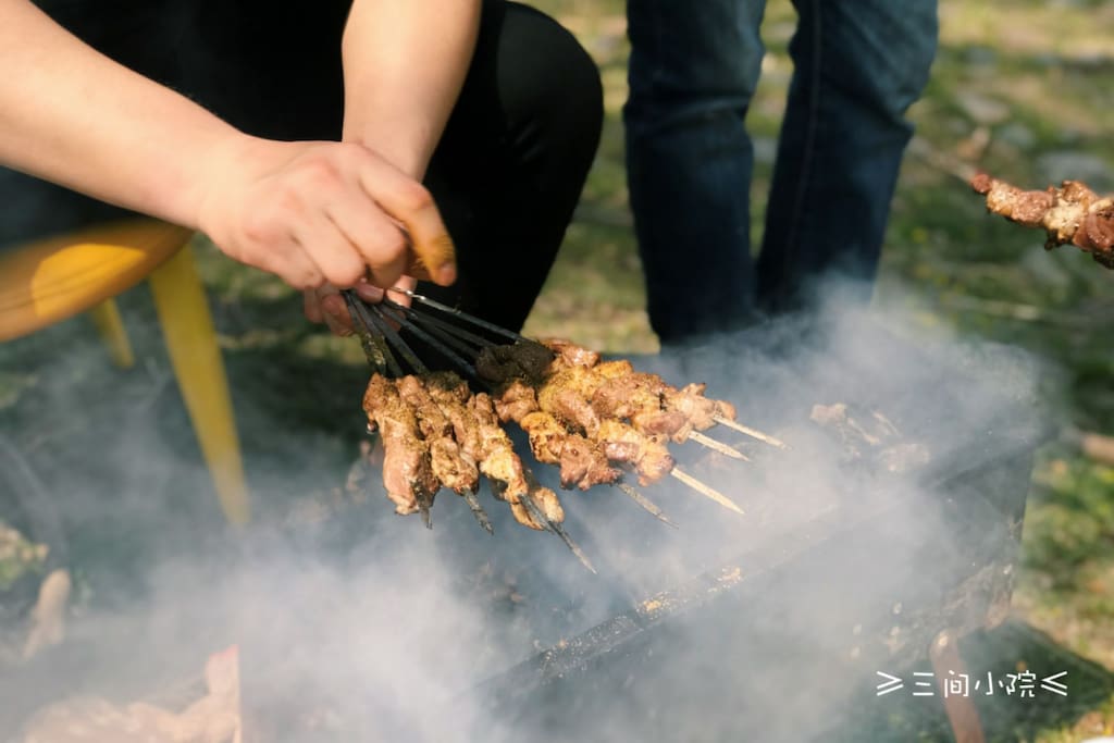 【肉自带】新疆特色烤羊肉串,全自助烧烤,烤出一手正宗羊肉串技能。烤肉的过程,口水直流。