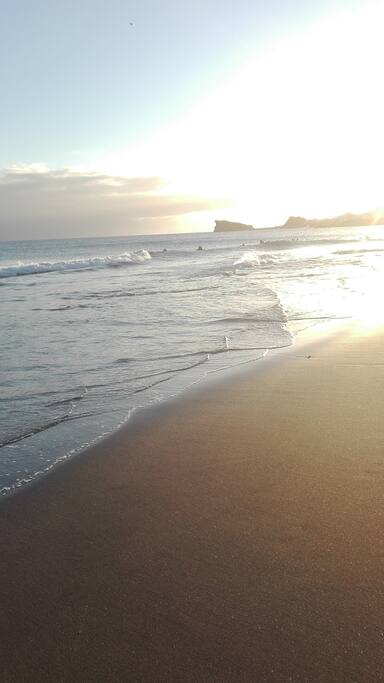 Praia das Milícias: Ilhéu Rosto do Cão,
perto da Vila Mar