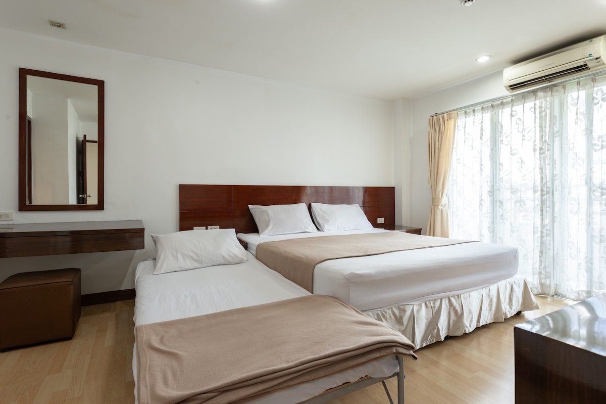 Raspored kreveta
Uobičajena postavka 3 px, maks. 6 px
Krevet će se osigurati u skladu s brojem rezerviranih osoba.

3 piksela: normalna postavka
Spavaća soba 1: 1 bračni krevet (180x200)
Spavaća soba 2 : 1 krevet za jednu osobu

4 piksela: dodajte 1 krevet za jednu osobu u spavaćoj sobi 2
5px: dodajte 1 dodatni krevet u spavaćoj sobi 1
6px: add 1 
