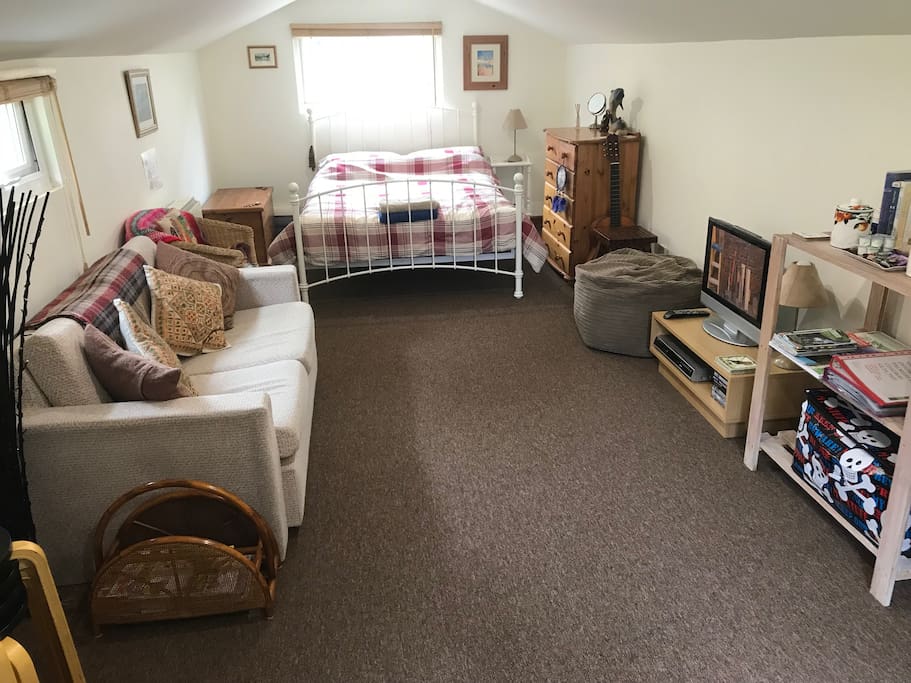 The comfortable accommodation has a double bed, sofa bed (2 persons), complimentary tea/coffee,Freeview TV & DVD (with some complimentary DVDs), Games , books/magazines , tourist information & clothes storage