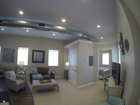 Top Airbnb: Elegant Historic Flat Iron Building Apt. 4 in Watkins Glen
