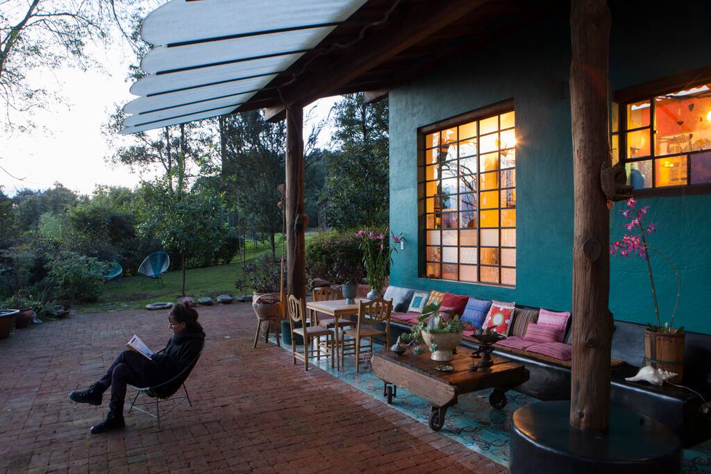Sala Exterior Choza Rosa