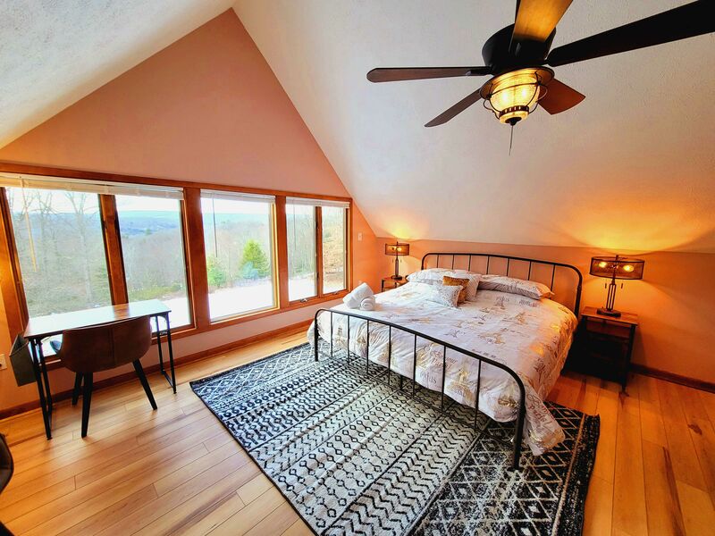 ห้องนอน 1 (ชั้นบน)