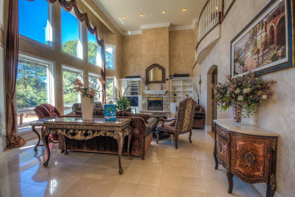 Pic 4 Grand Room. Marble Entry. 3 Sofas. 2 Chairs. 22'
Ceilings. Wall of 20' Windows. TV. DVD. Surround Sys