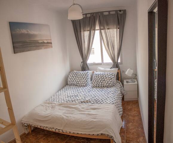 Habitación acogedora en Santa Cruz captial (B)