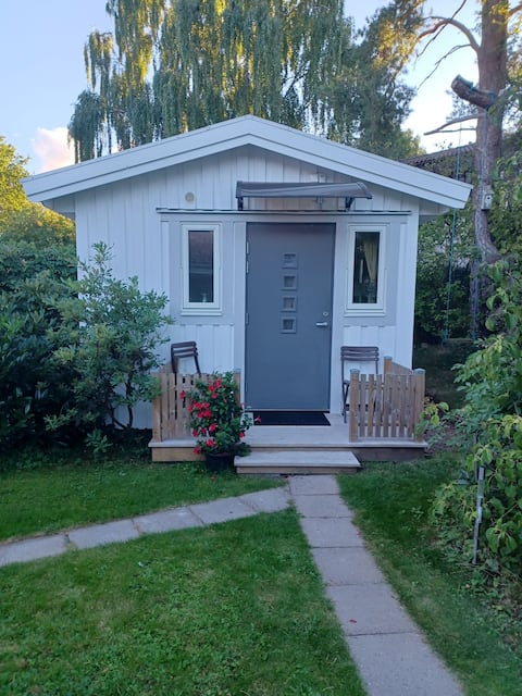 Top performing Airbnb: Private accommodation in a 14-square-meter cabin in Nordost