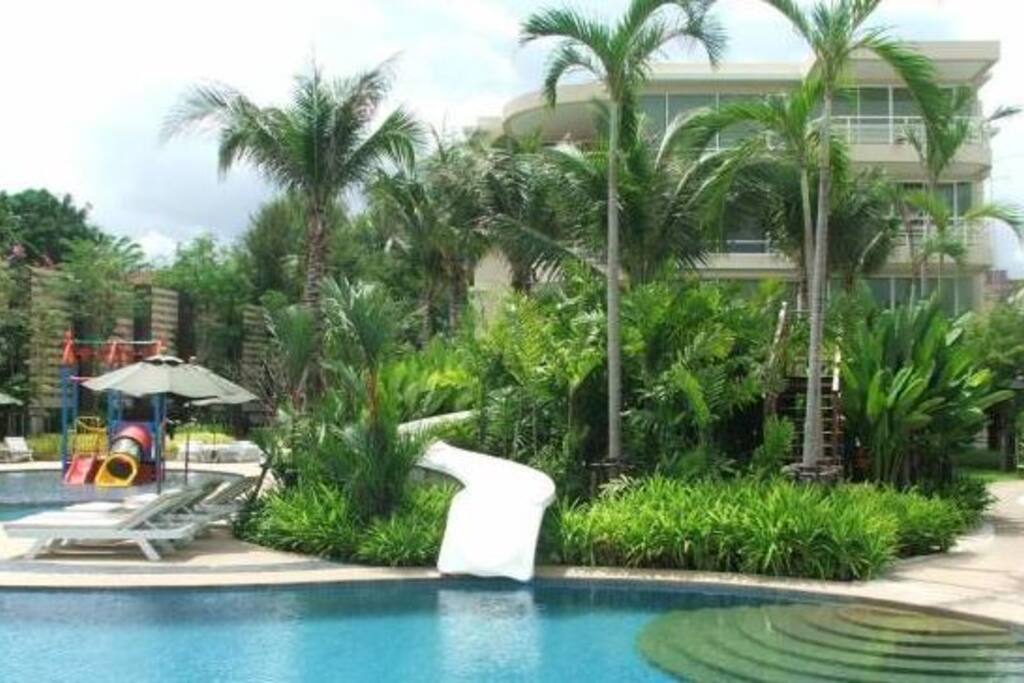 Slide and children's pool