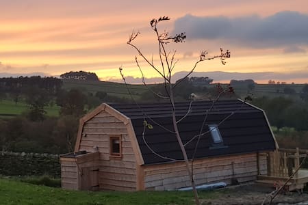 Panoramic Pods Countryman Glamping with hot tub