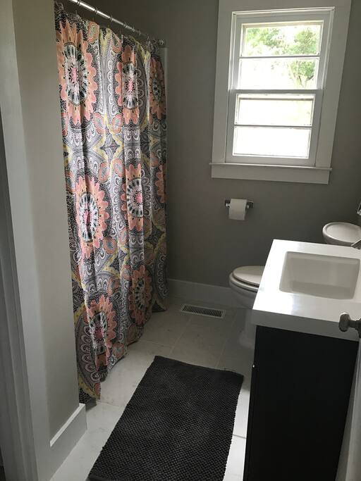 Full size bath.