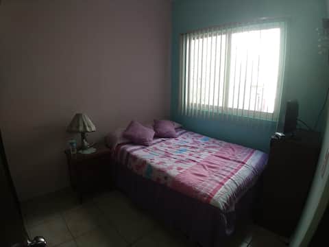 Cuarto Céntrico, Cerca de mercado y Parque.