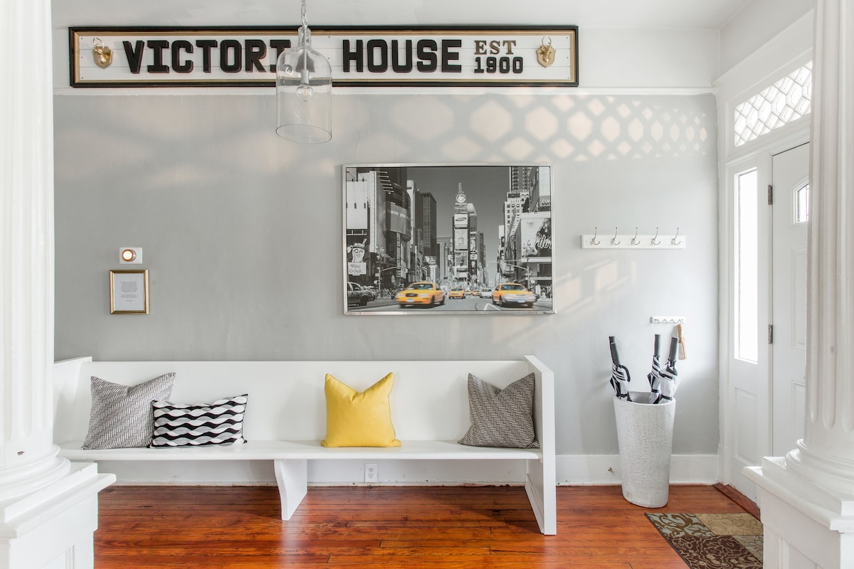 Successful Airbnb property: Victoria House—Turn-Of-The-Century Home Across From Park in Savannah