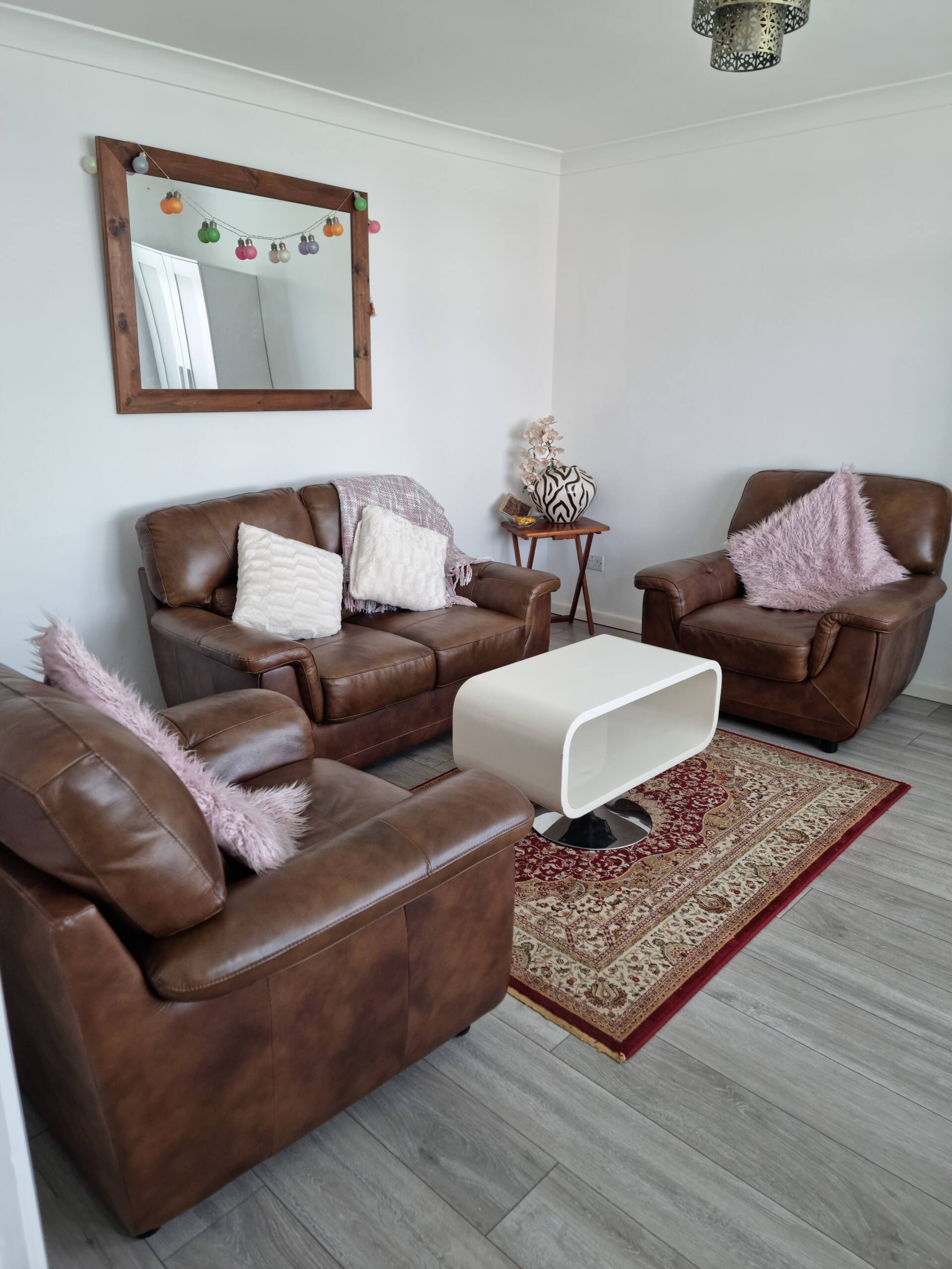Cosy 2 bedroom bungalow with free onstreet parking