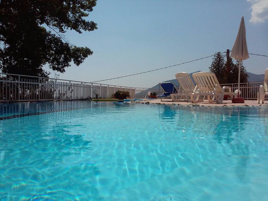 Piscina a sfioro