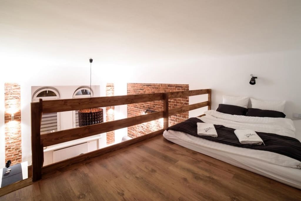 The entresole with the double mattress/Antresola z materacem dwuosobowym