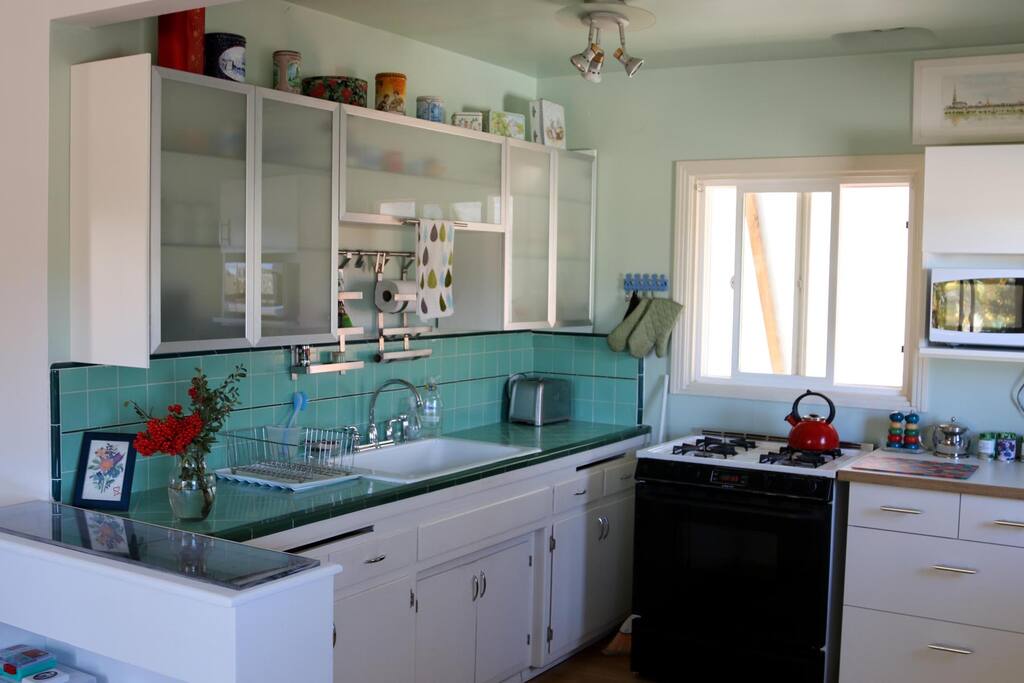 Sweet Kitchen full of character and fully loaded.