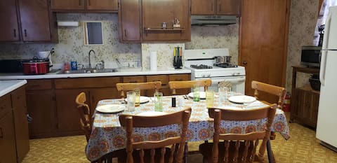 4 bed room 1.5 bath in quiet neighborhood.