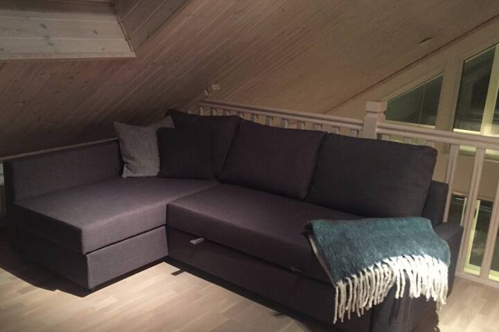 Телевизионна стая с разтегателен диван (140 см)