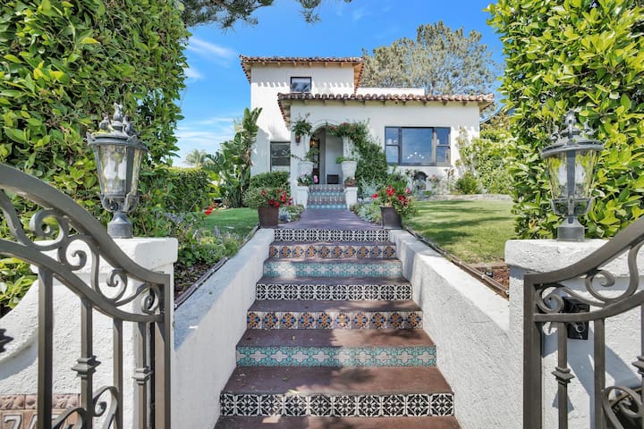 Historical La Jolla Home, elegance meets the sea