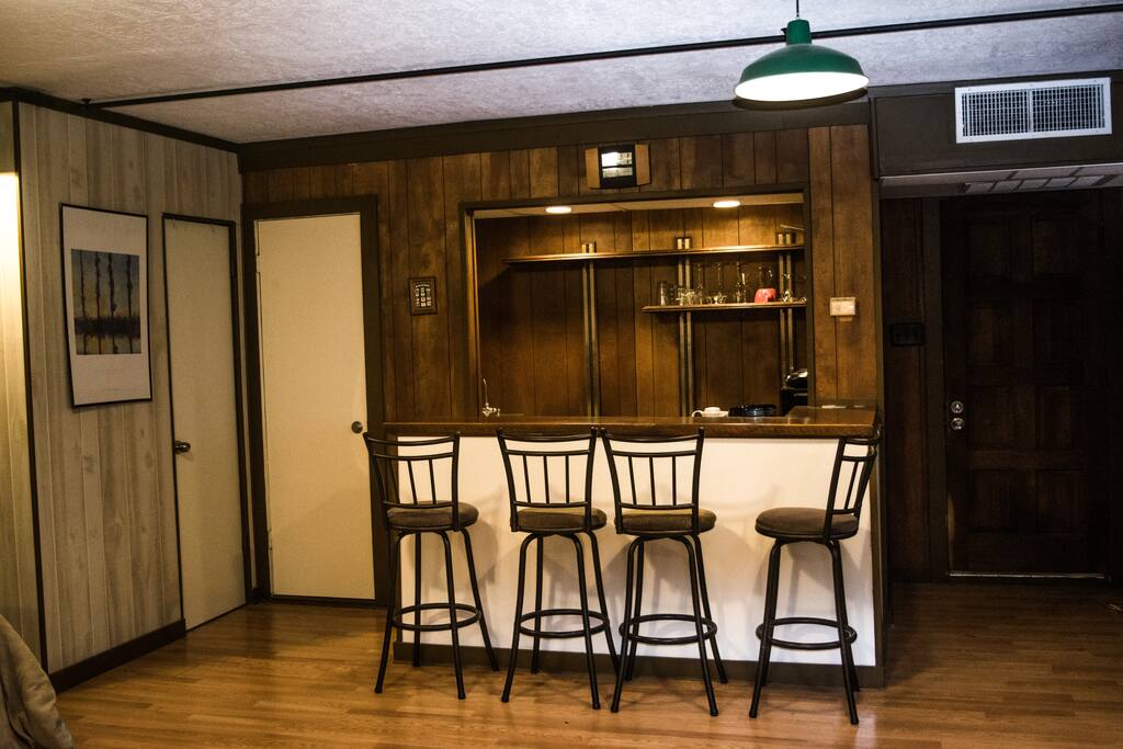 Kitchen / Bar