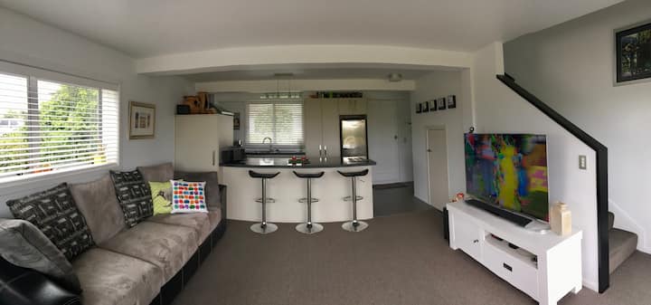 Fabulous 2mile Bay Lake Front. ‘Awake At The Lake’ - Taupo