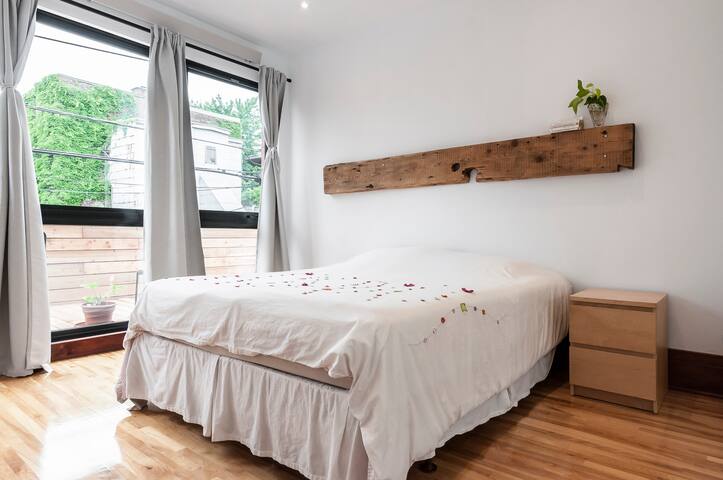 Stunning flat in the heart of Plateau Mont-Royal gallery image 4