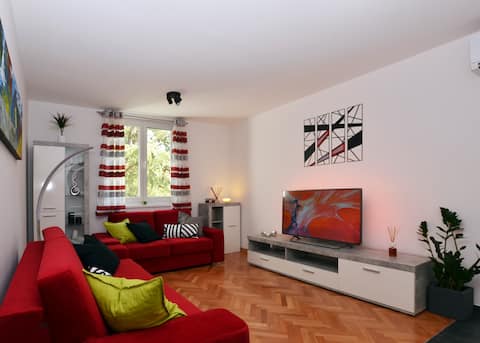 Top performing Airbnb: HARLEQUIN Spacious family apartment in Jagodje
