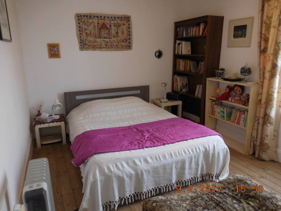 Votre chambre.
Your room.
