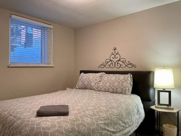 Საძინებელში 1 არის ხარისხიანი მატრასი, რომელიც უზრუნველყოფს კარგ დასვენებას. 