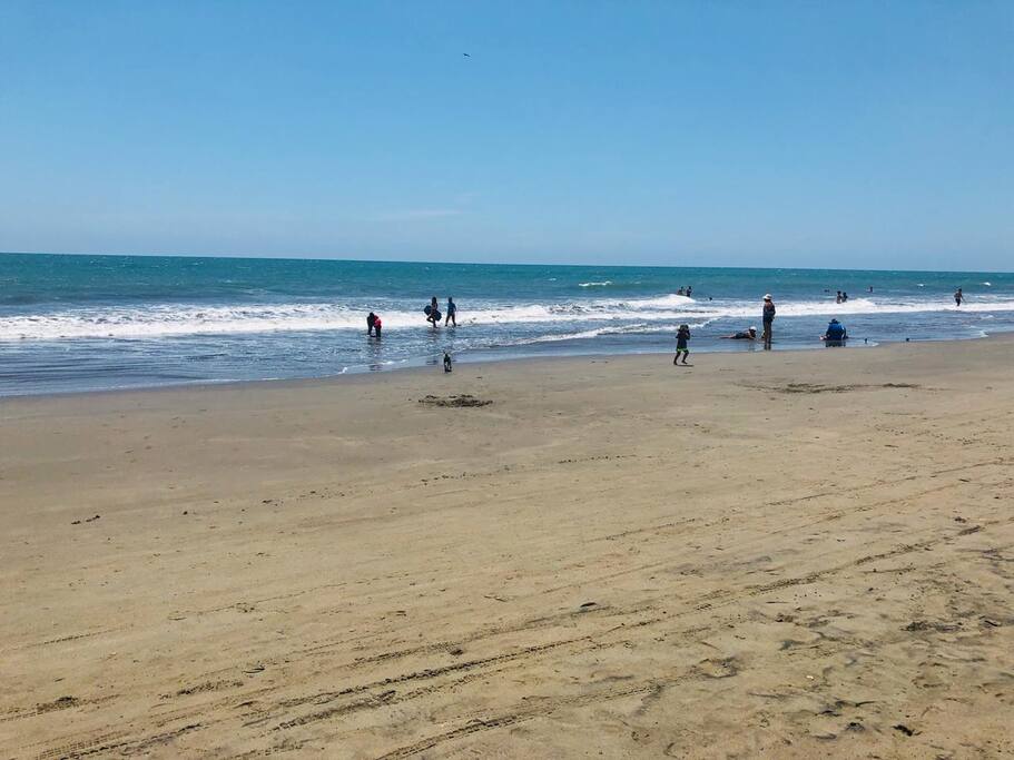 Playa amplia y no muy congestionada
