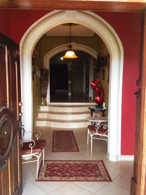 Warm welcome with a breath taking entry way, for a splendid getaway stay.