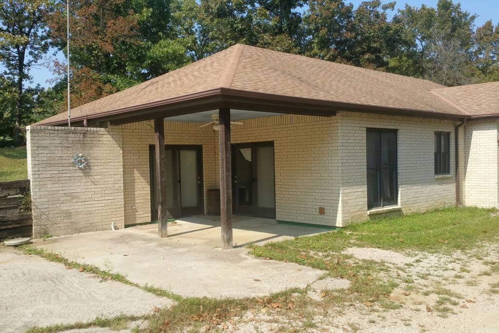 Plenty of close parking, covered entry.