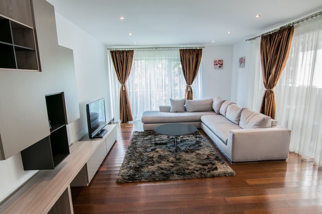 Bright Living Room with extendable sofa