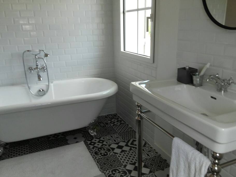 Salle de bain à l'étage dans la chambre